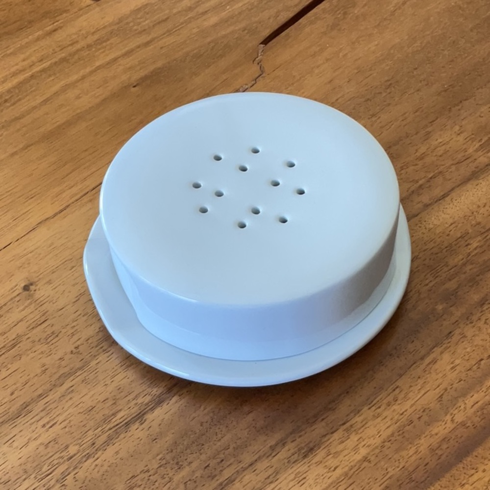 Crate and Barrel White Cheese Baker Baking Dish Covered Vented Lid